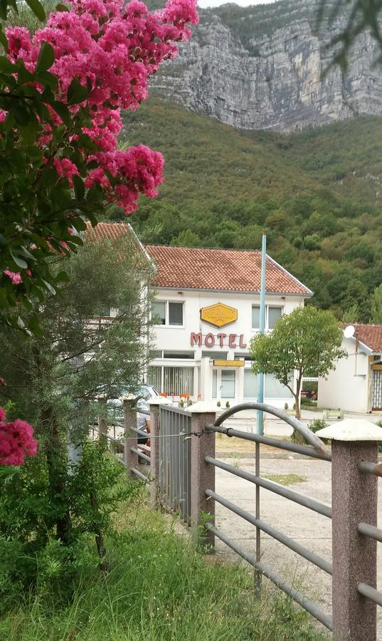 Motel And Restaurant Odusak Dreznjak Екстериор снимка